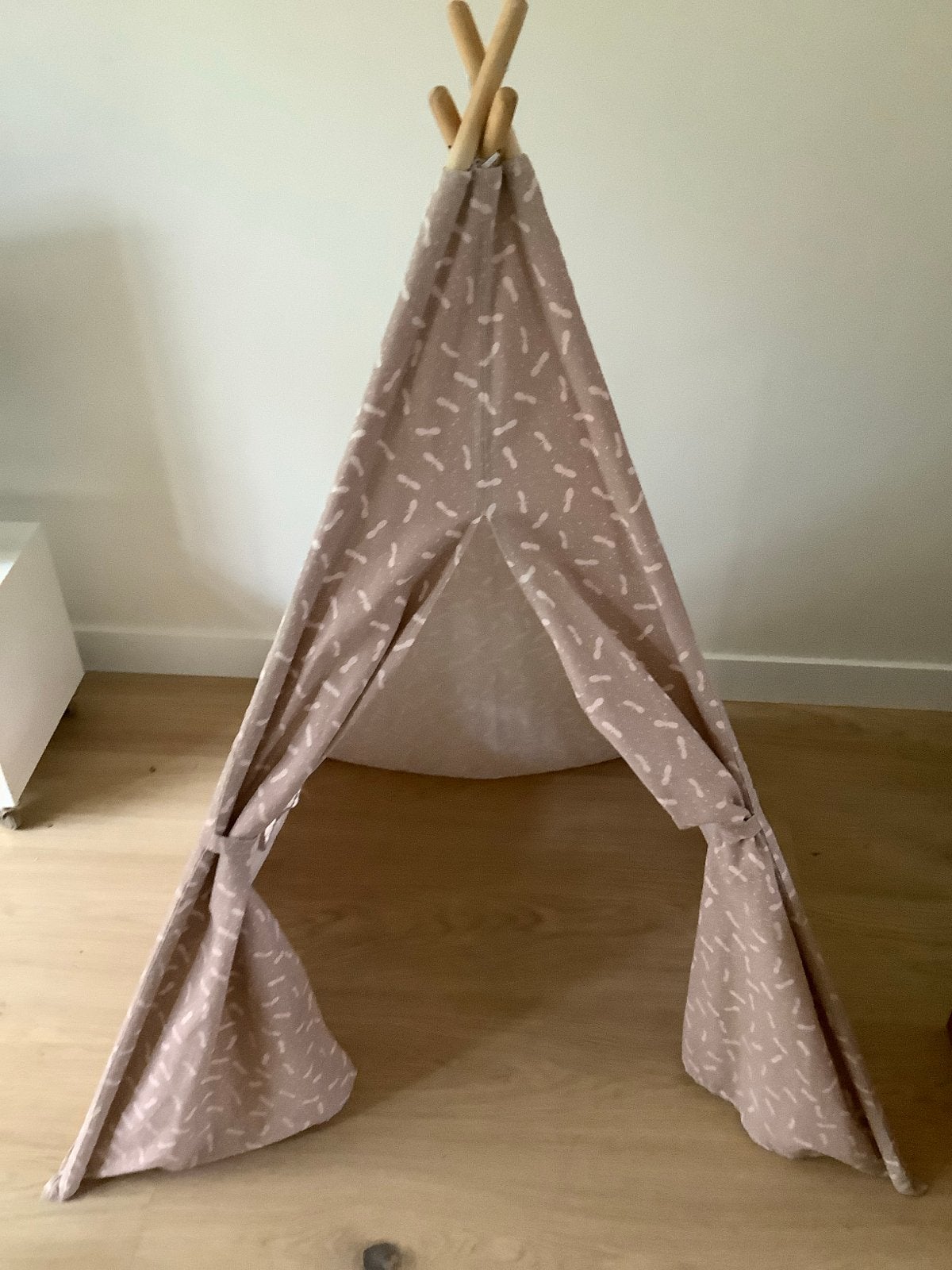 Søstrene Grene Tipi Tent - Roze met Witte Spikkels, Ophalen, Zo goed als nieuw