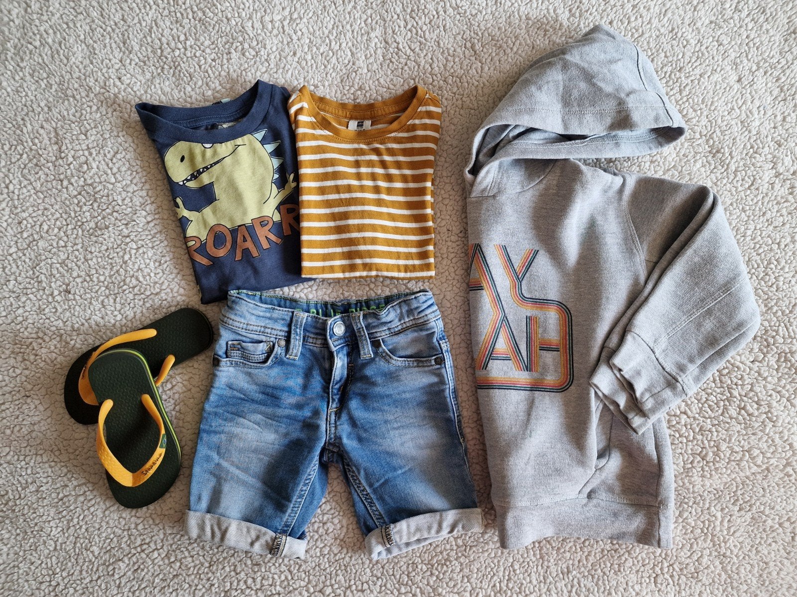 Kledingpakket jongens: nieuwe spijkerbroek en slippers etc., Ophalen of Verzenden, Nieuw, Diverse merken, Jongen