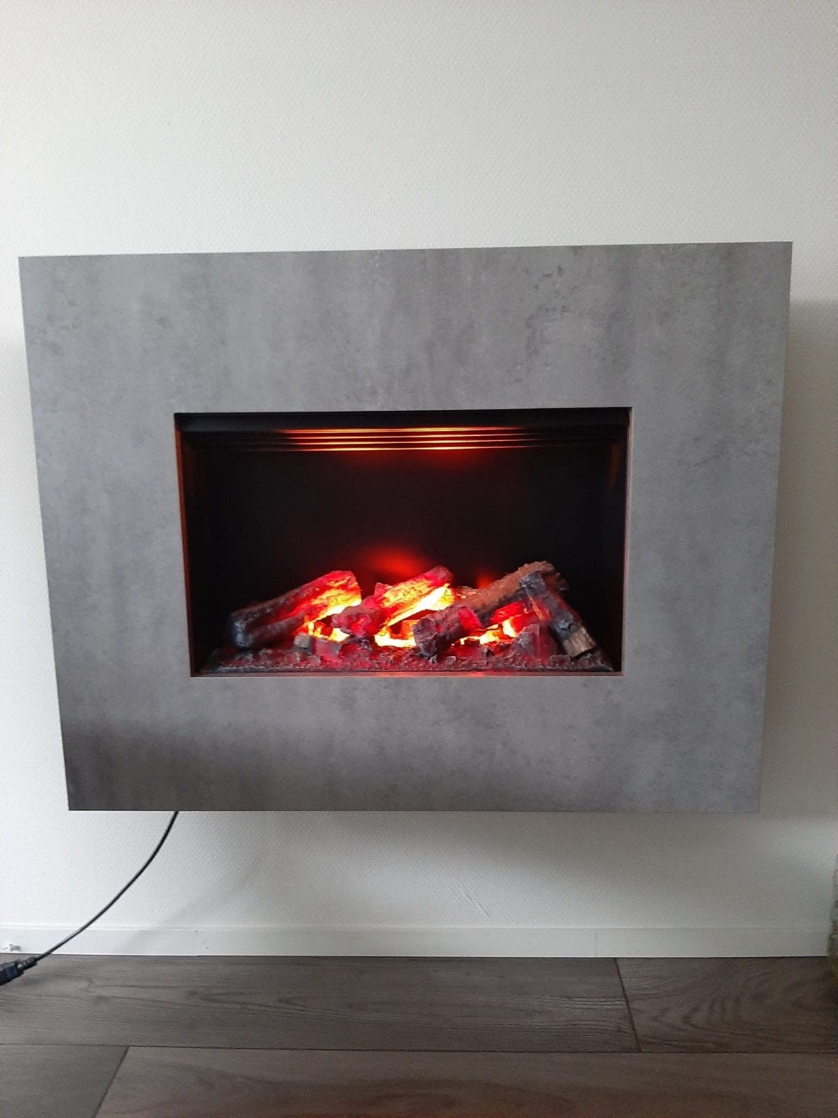 Elektrische haard met betonlook ombouw, Ophalen, Zo goed als nieuw, Hangende haard, Elektrische haard