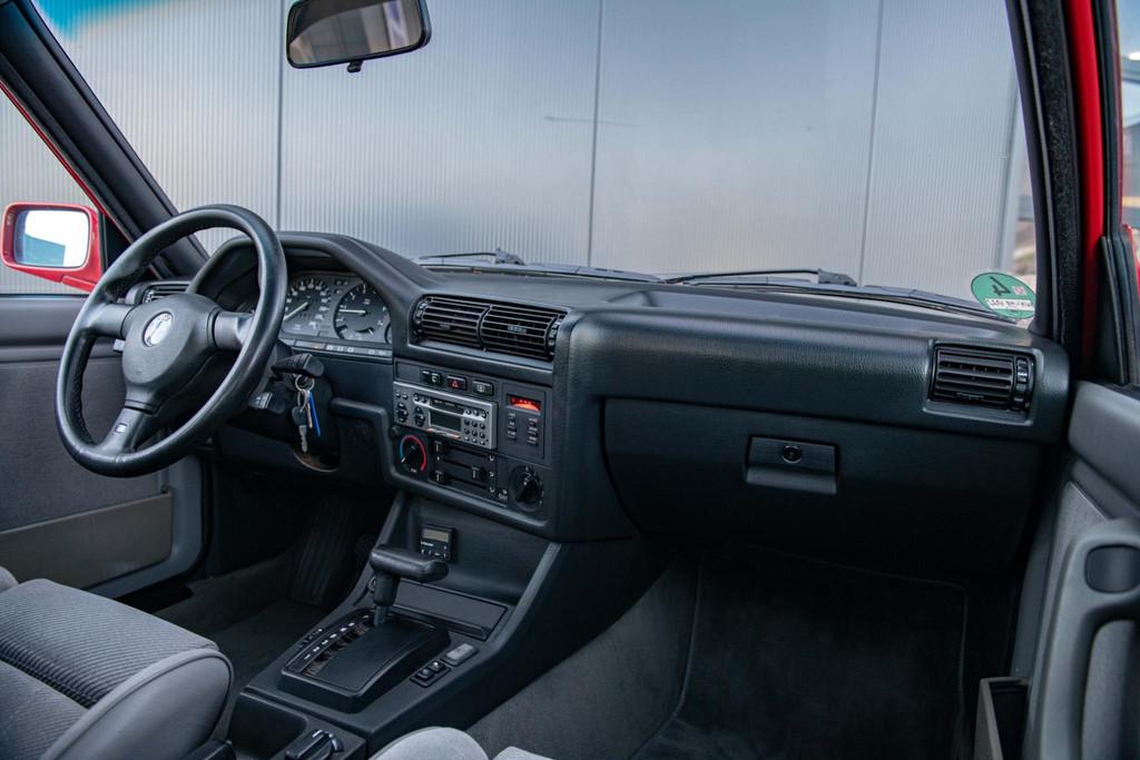 BMW 3-serie 325i Touring I 1e lak! | Self-leveling | M stuur, Gebruikt, 2494 cc, Grijs, 170 pk