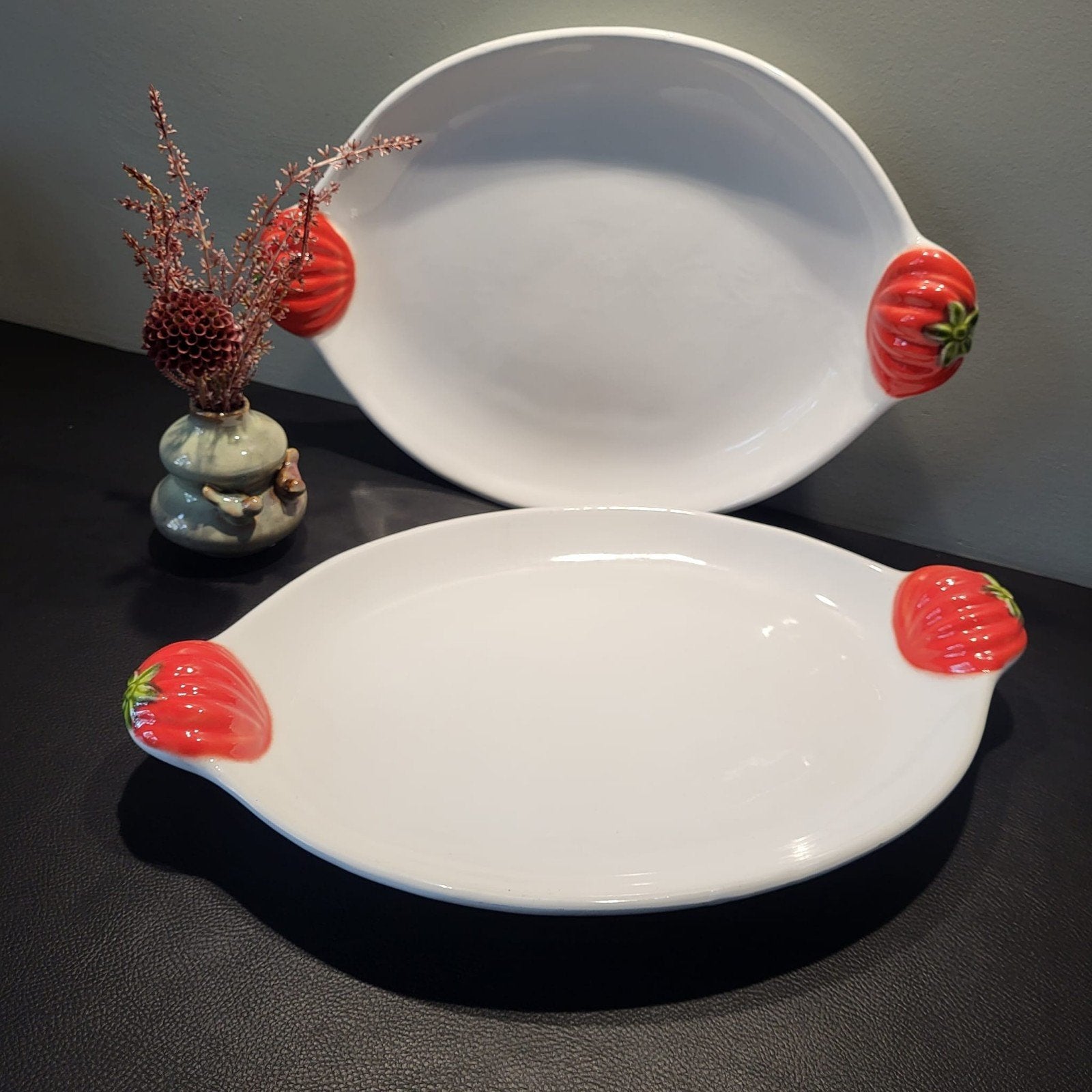 Italiaanse keramiek schalen 42x27 cm met tomaat decoratie, Gebruikt, Porselein of Keramiek, Schaal, Ophalen of Verzenden