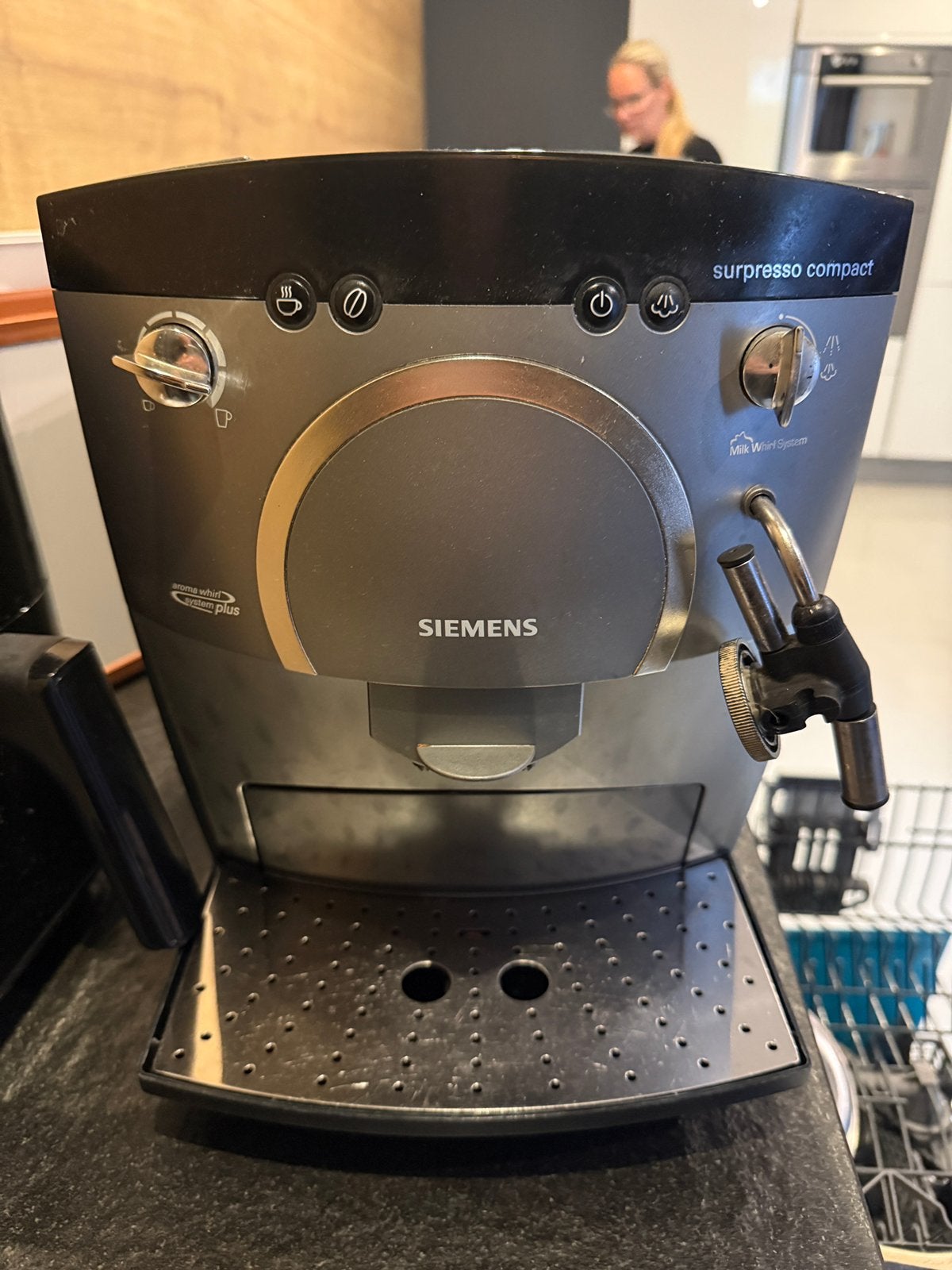 Siemens surpressso compact koffie machine, Witgoed en Apparatuur, Koffiezetapparaten, Stoompijpje, Gebruikt, Koffiemachine, 4 tot 10 kopjes