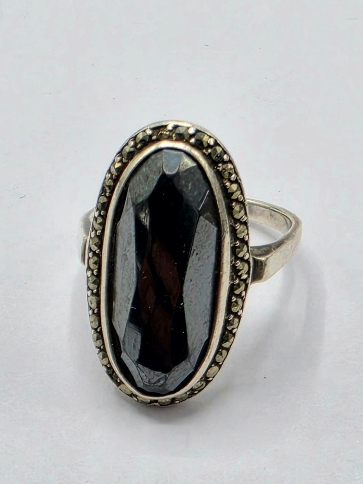 Art Deco Zilveren Ring met Hematiet & Markasiet
Zilverkeur 8, ., Ophalen of Verzenden, ., Zilver