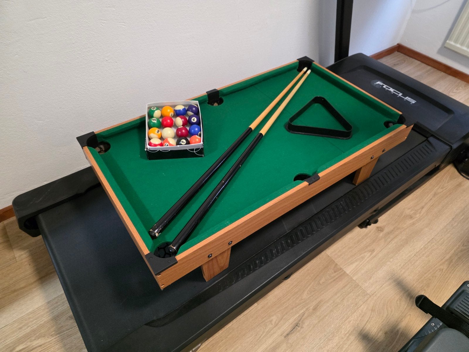 Pooltafel 92x51cm met ballen en stokken, Ophalen, Gebruikt, Pooltafel
