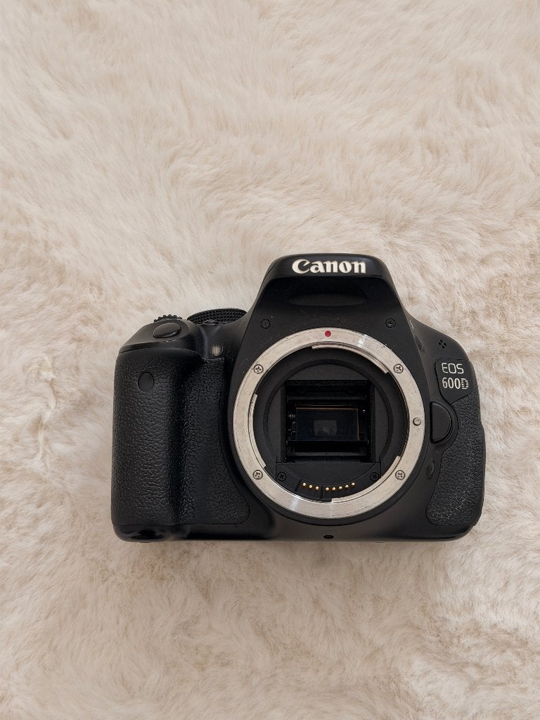 Canon EOS 600D / met of zonder lenzen, Gebruikt, Spiegelreflex, Canon, 18 megapixels