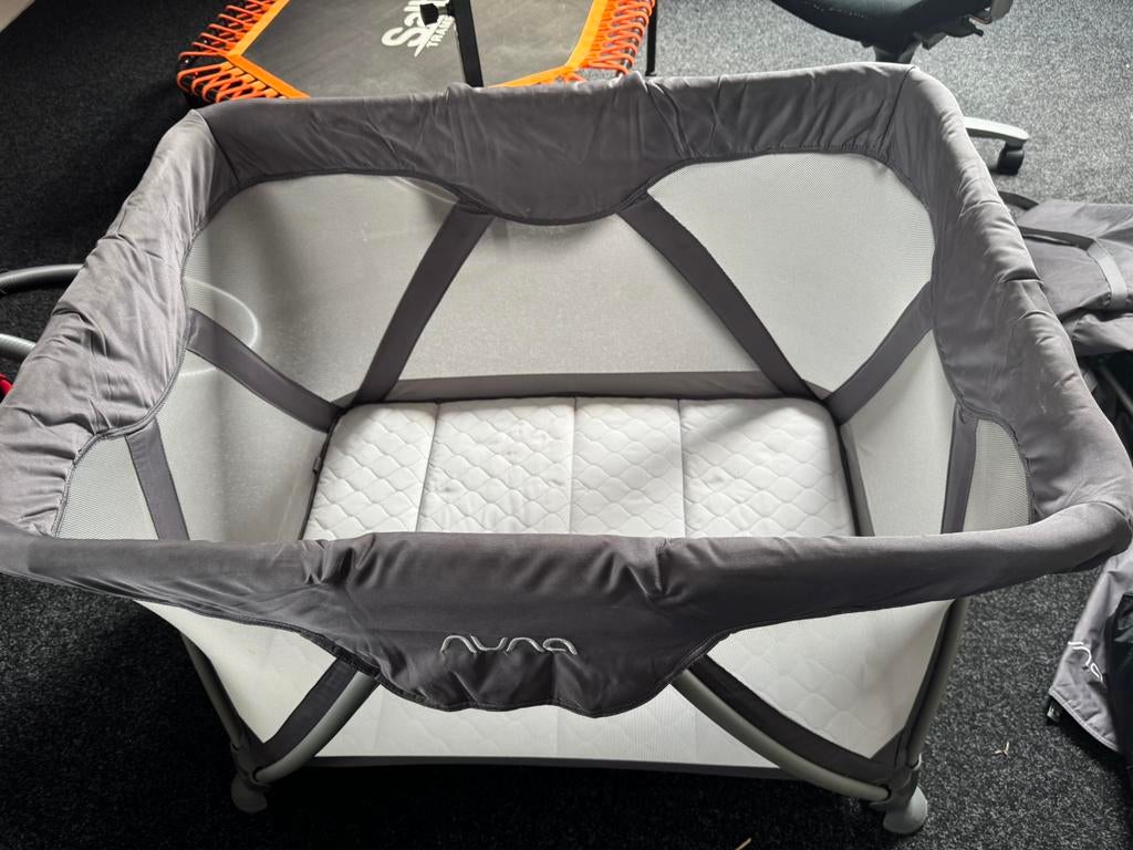 Reiswieg/ledikant en box inéén NUNA, Kinderen en Baby's, Ophalen, Zo goed als nieuw, Ledikant