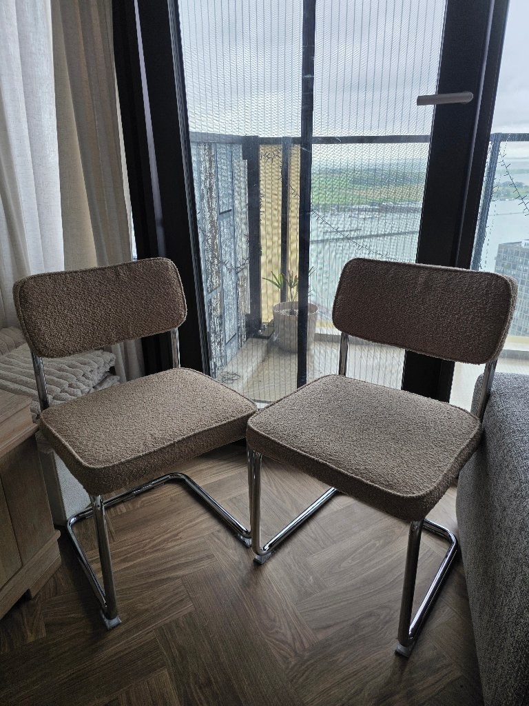 2x Kwantum eetkamerstoelen beige bouclé | chroom frame, Huis en Inrichting, Stoelen, Ophalen, Gebruikt, Twee, Overige kleuren