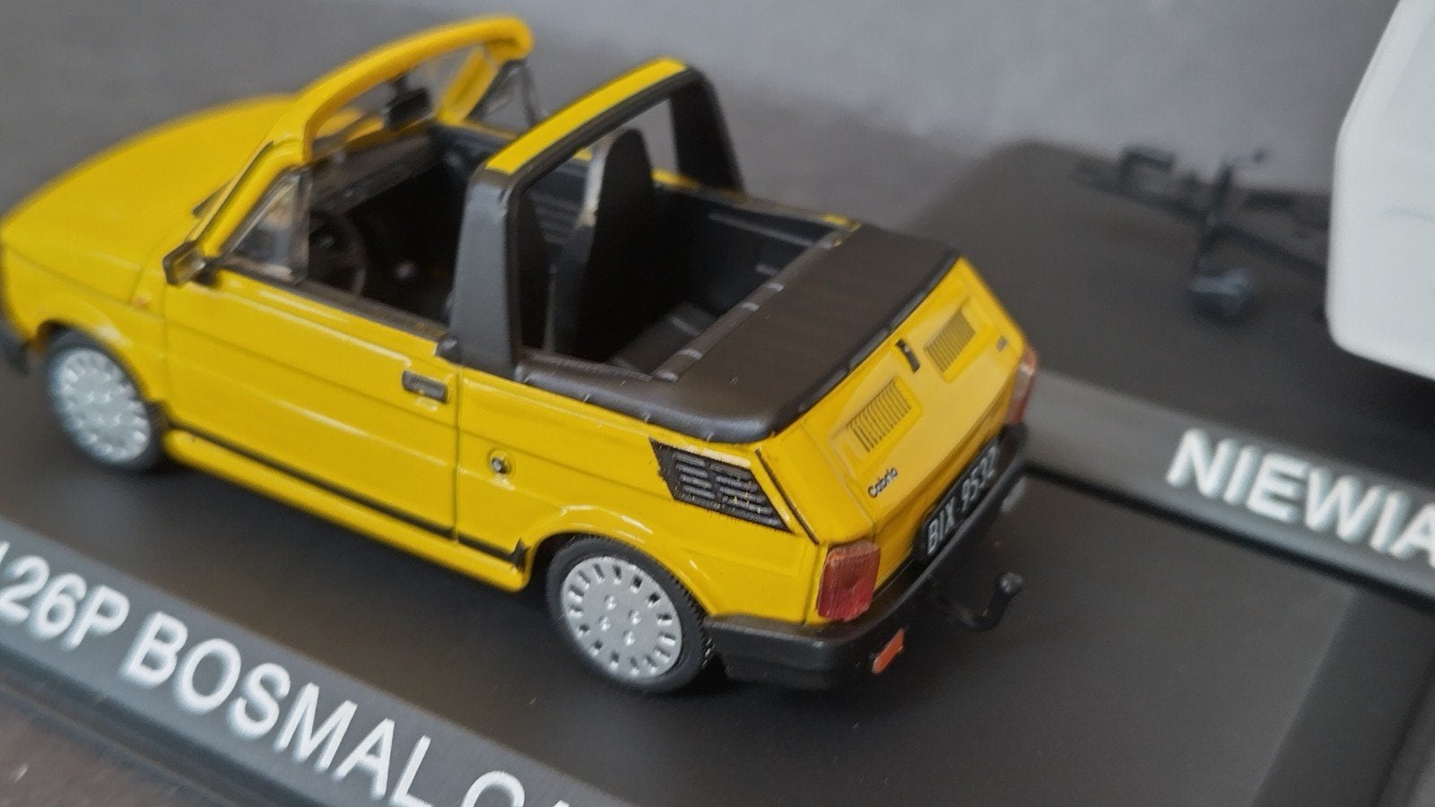 Fiat 126 p Bosmal Cabrio Niawiadow Caravan 1:43 Maluch Pol, Overige merken, Auto, Verzenden, .