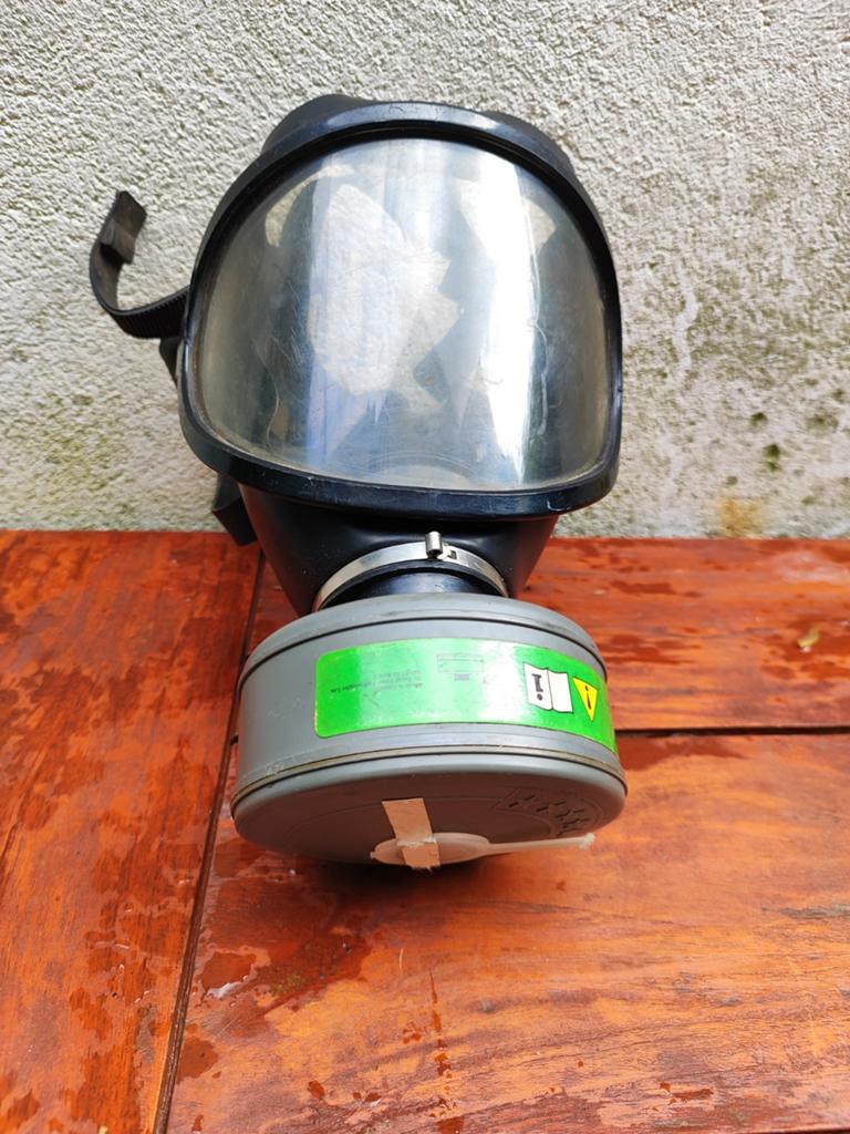 gasmasker met filter / volgelaatsmasker, Verzamelen, Militaria | Algemeen, Ophalen of Verzenden, Landmacht, Nederland, Overige typen