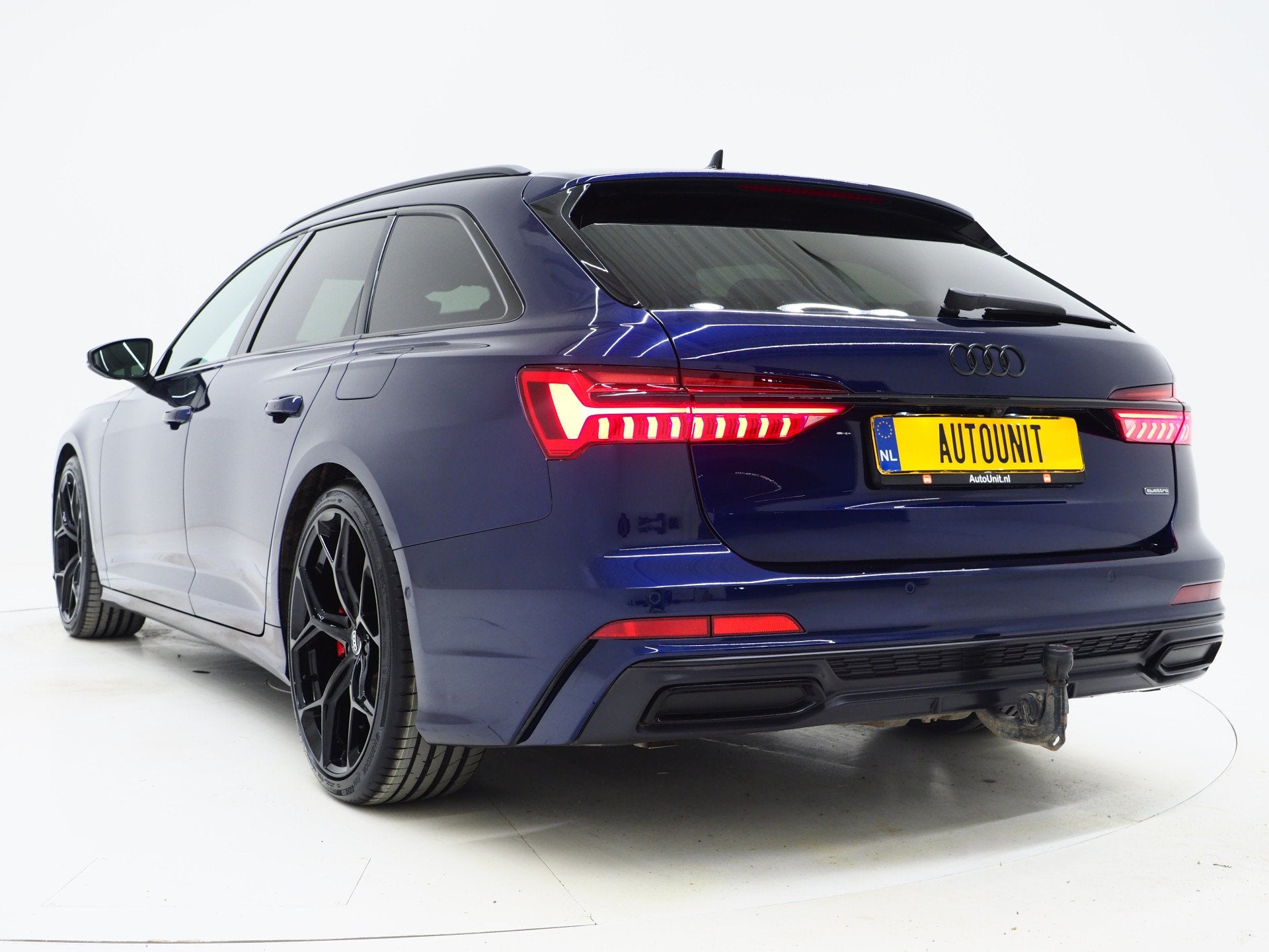 Audi A6 Avant 55 TFSI e quattro Competition Full Black | Led, Automaat, Gebruikt, 4 cilinders, Blauw