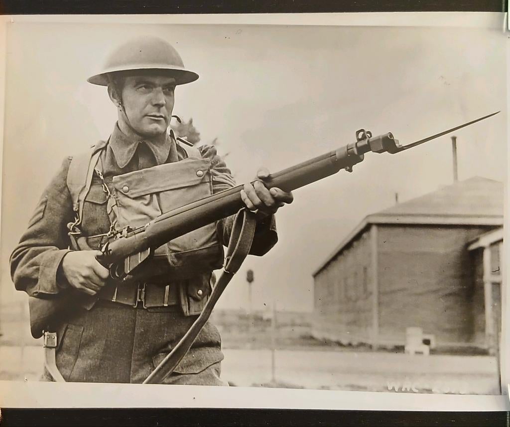 Britse Persfoto Canadian Soldier Wo2, Ophalen of Verzenden, Engeland