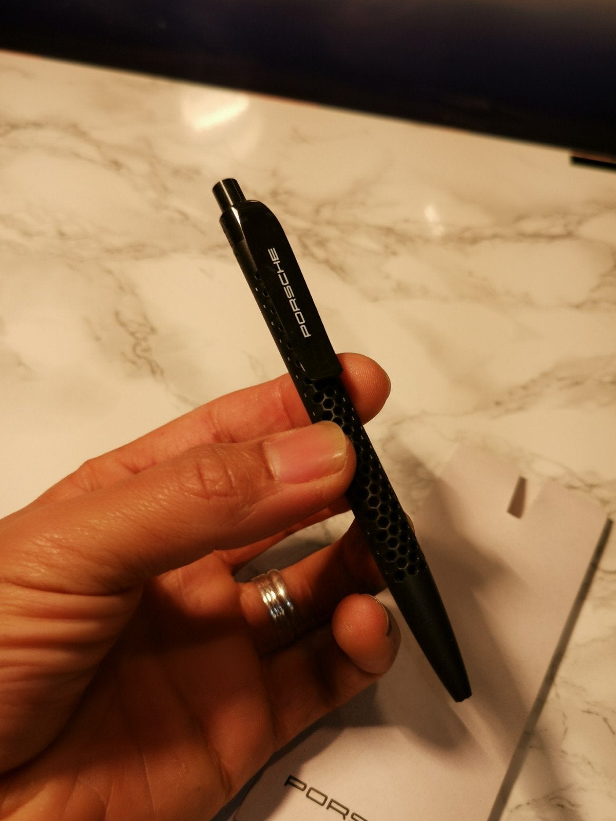 origineel porsche pen met honingraat patroon / balpen ️, Verzamelen, Ophalen of Verzenden, Nieuw, Overige typen