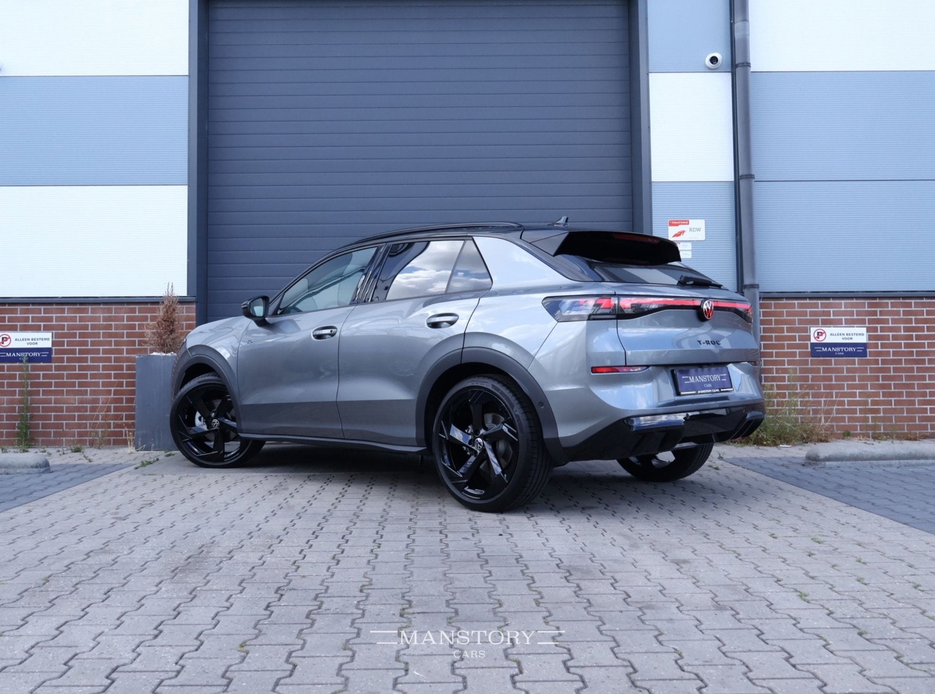 Volkswagen T-Roc 1.5 eTsi R-Line, Auto's, Volkswagen, Stof, Zwart, Automatische klimaatregeling, Bedrijf