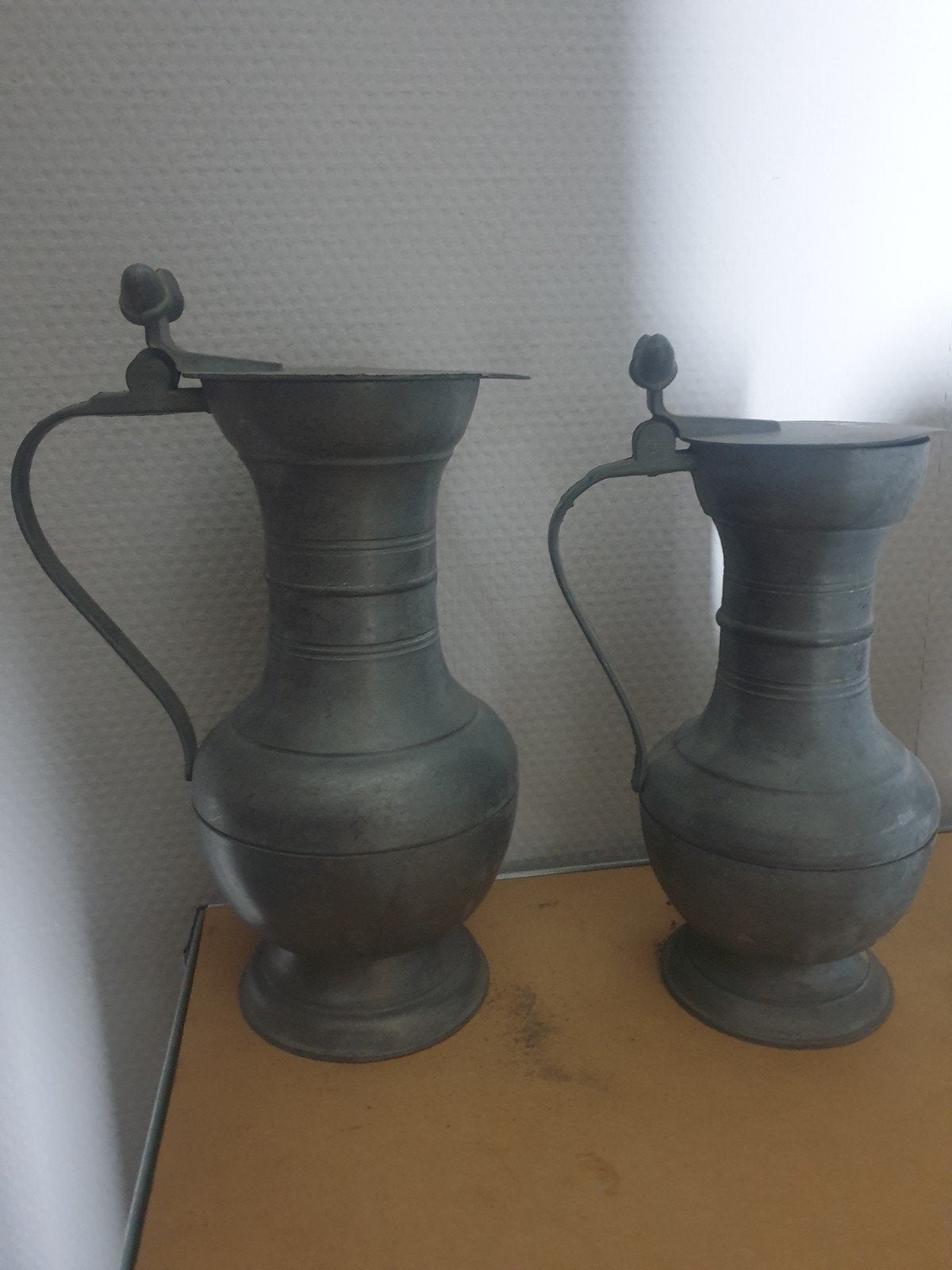 Set van 2 antieke tinnen eikelkannen, 22 en 25 cm hoog, Ophalen of Verzenden