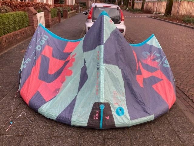 Duotone Neo SLS model 2023 7 meter met doekrepairs, Gebruikt, Geen board, Ophalen of Verzenden, Kite