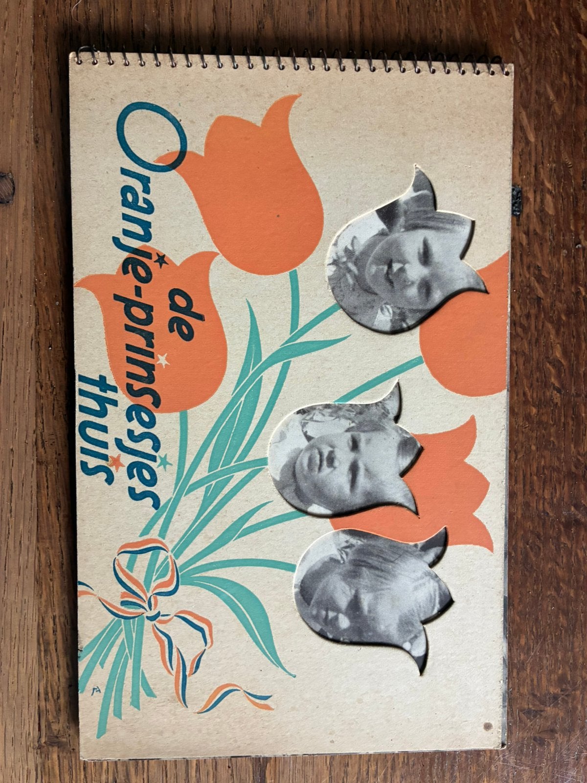 Zeldzaam fotoalbum 'De Oranjeprinsesjes Thuis', Ophalen of Verzenden, Gebruikt, Nederland, Tijdschrift of Boek