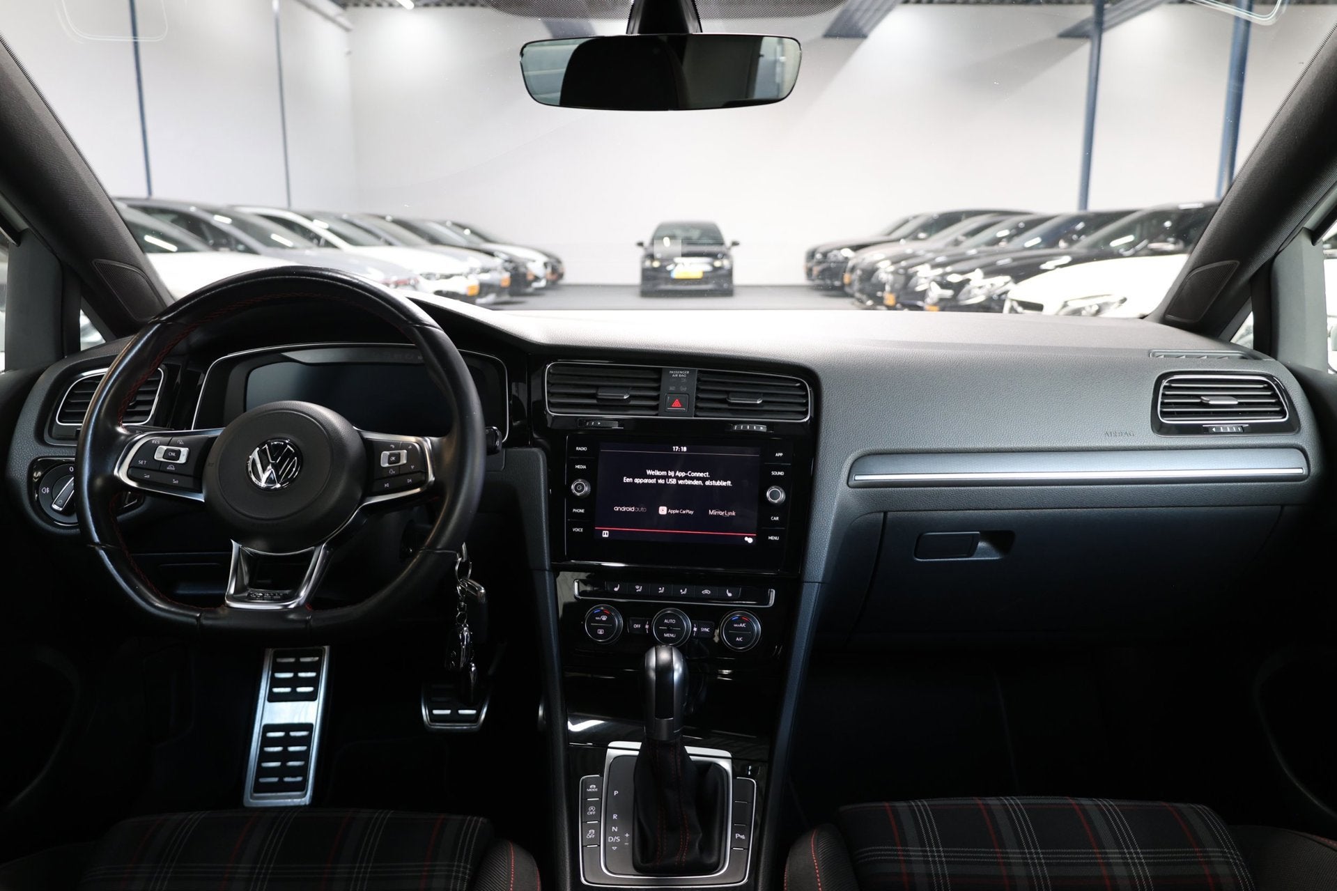 Volkswagen Golf 2.0 TSI GTI Performance LED/VIRTUAL/S.VERWAR, Stof, Gebruikt, 4 cilinders, Wit
