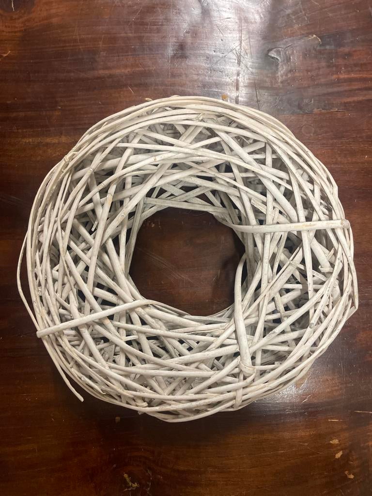 Witte decoratie krans - 26 cm doorsnee, Huis en Inrichting, Woonaccessoires | Kransen, Ophalen of Verzenden, Zo goed als nieuw