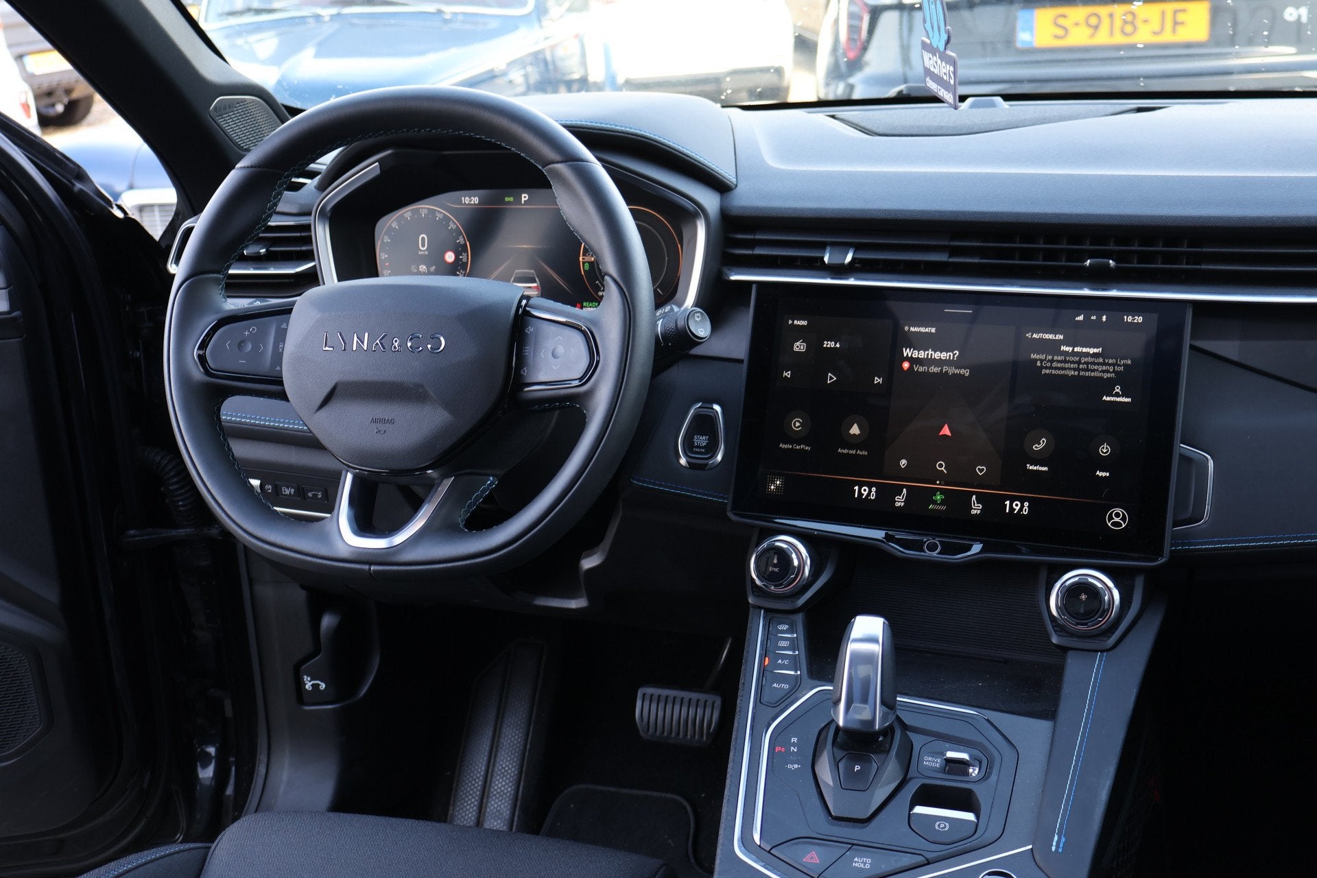 Lynk & Co 01 1.5 PHEV, NAP, Panoramadak, 360camera, zwarte h, Auto's, Stof, Euro 6, Zwart, Origineel Nederlands
