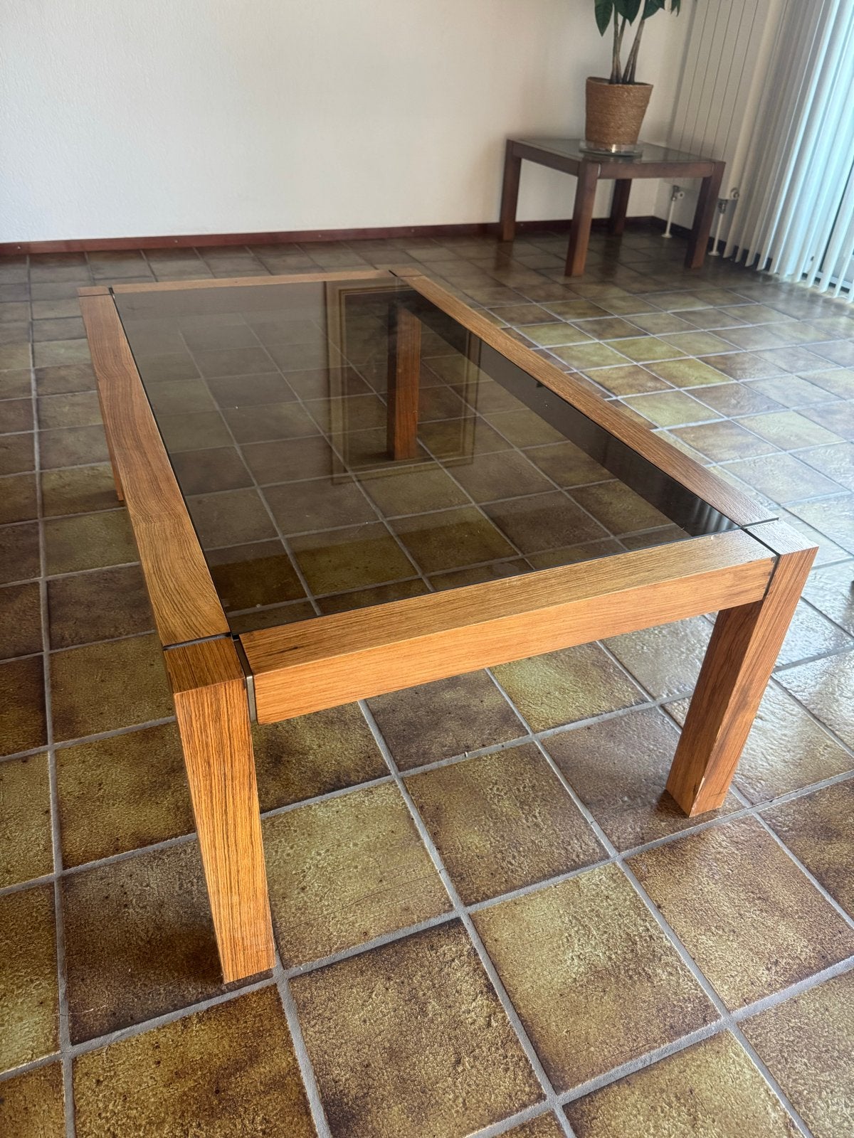 Set van 2 houten salontafels met bruin glazen platen, Ophalen, Gebruikt, 100 tot 150 cm, 50 tot 100 cm