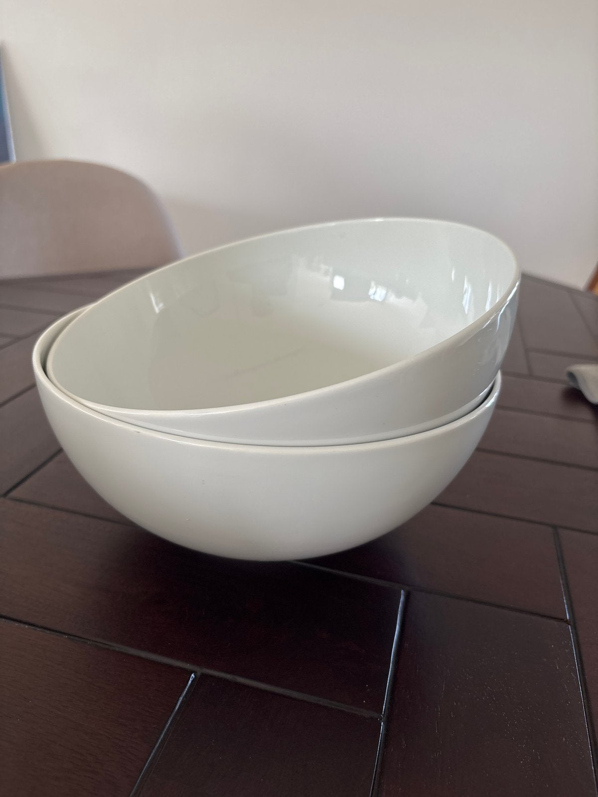 Grote witte schalen van IKEA - 2 stuks, Huis en Inrichting, Porselein of Keramiek, Schaal, Vaatwasserbestendig, Rond