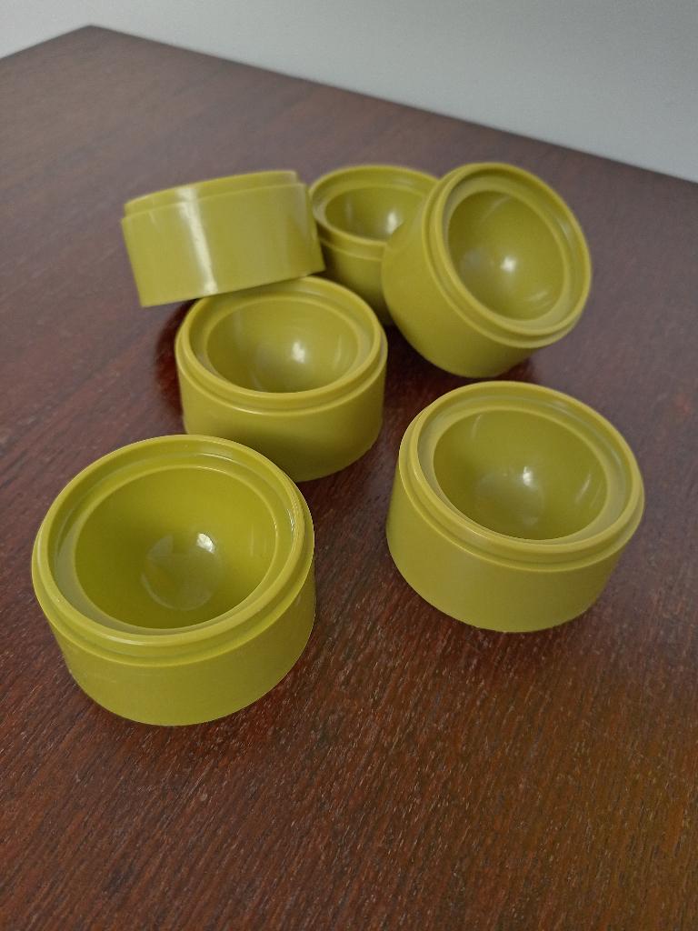 Vintage / retro eierdopjes van Tupperware. Nog 2 beschikbaar, Ophalen of Verzenden, Zo goed als nieuw, Groen, Overige typen