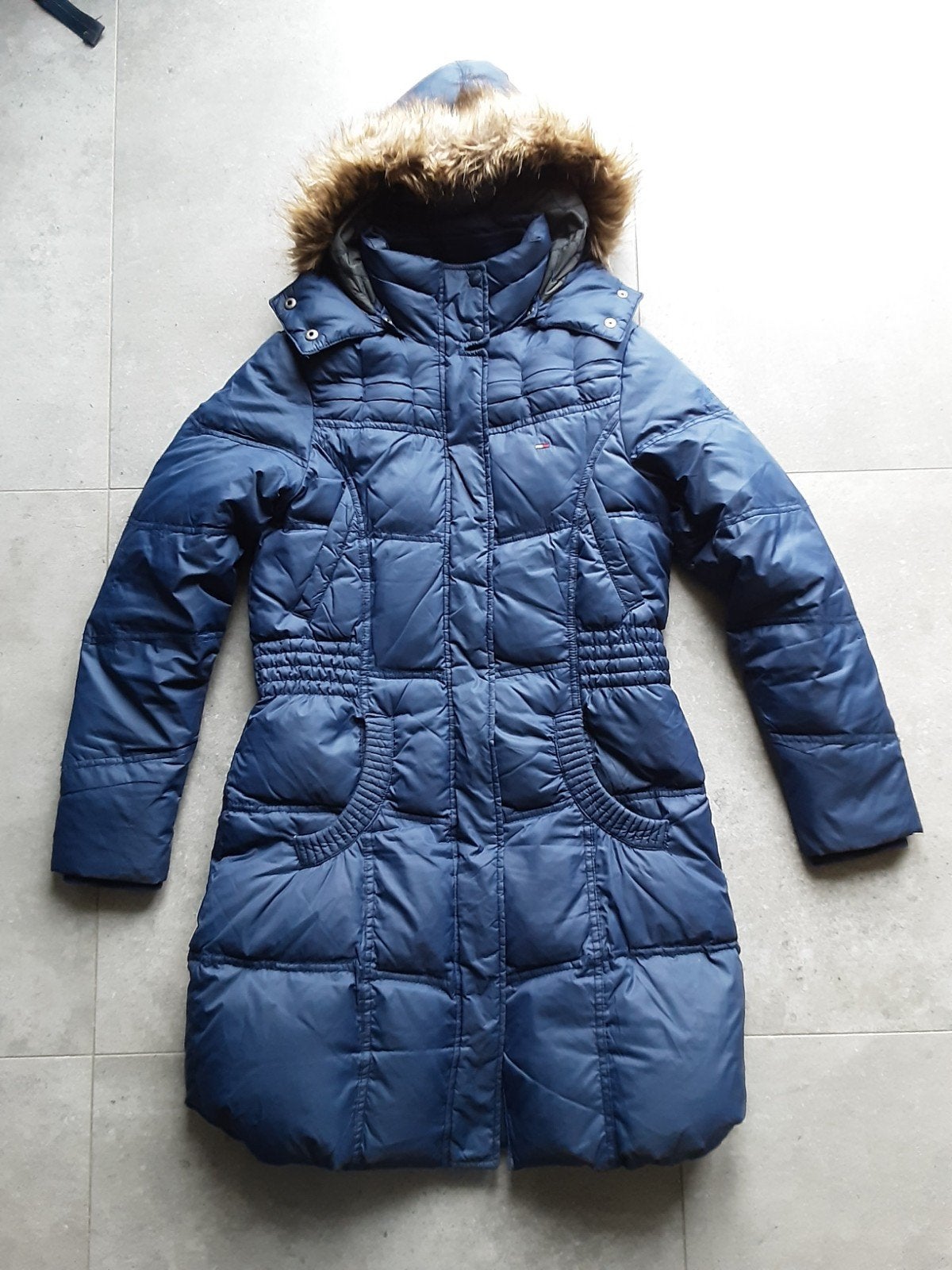 Tommy hilfiger denim winterjas blauw lang met bontkraag M, Kleding | Dames, Maat 38/40 (M), Blauw, Ophalen of Verzenden, Zo goed als nieuw