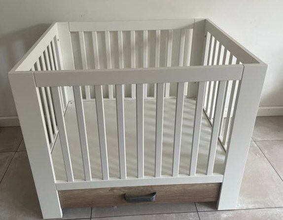 Kidsmill Long Island/Costa Kinderbox met lade en boxkleed, Ophalen, Gebruikt, Lade