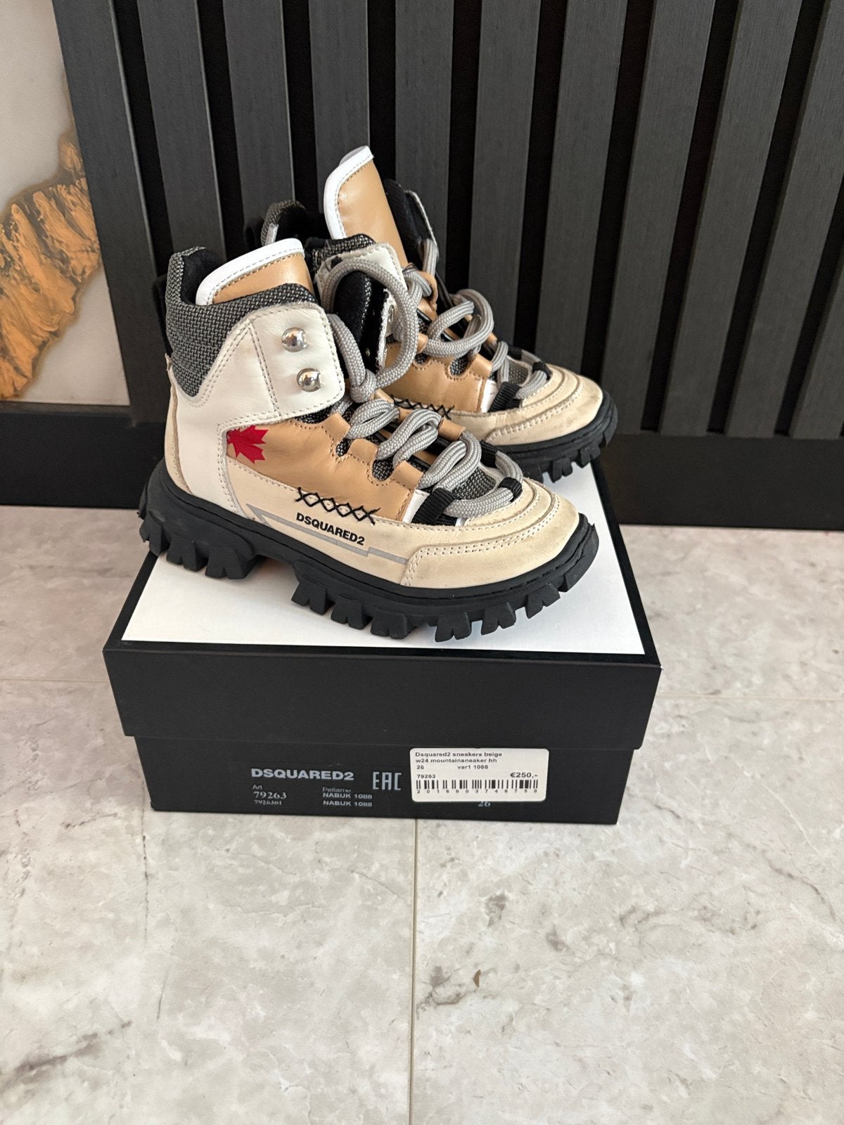 Originele Dsquared2 schoenen maat 26, Kinderen en Baby's, Ophalen of Verzenden, Zo goed als nieuw, Jongen of Meisje, Schoenen