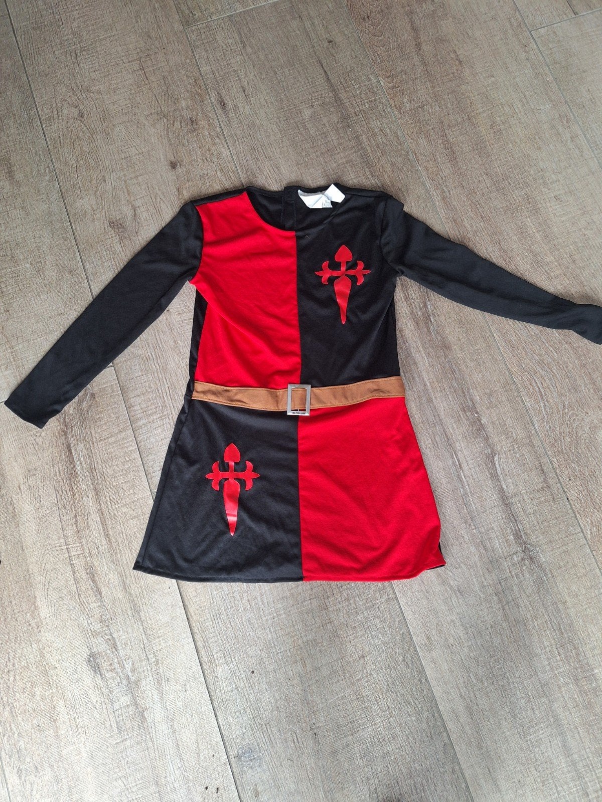Ridder verkleedpak rood/zwart - maat 7-9 jaar, Ophalen, Gebruikt, 122 t/m 128, Jongen of Meisje
