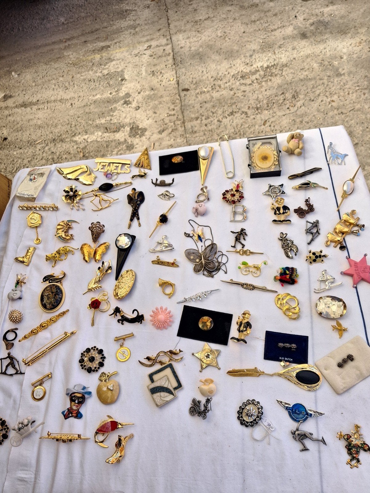 broches vintage 100 stuks, Ophalen of Verzenden, Overige kleuren, Overige materialen
