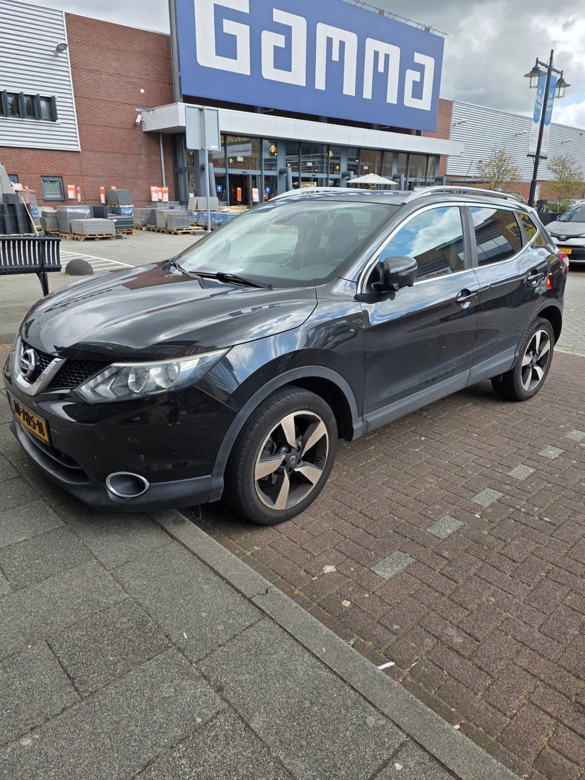 Nissan Qashqai 1.2 Dig-t 85KW 2WD CVT 2016 Zwar181500 k.mt, Auto's, Automaat, 680 kg, 4 cilinders, Zwart