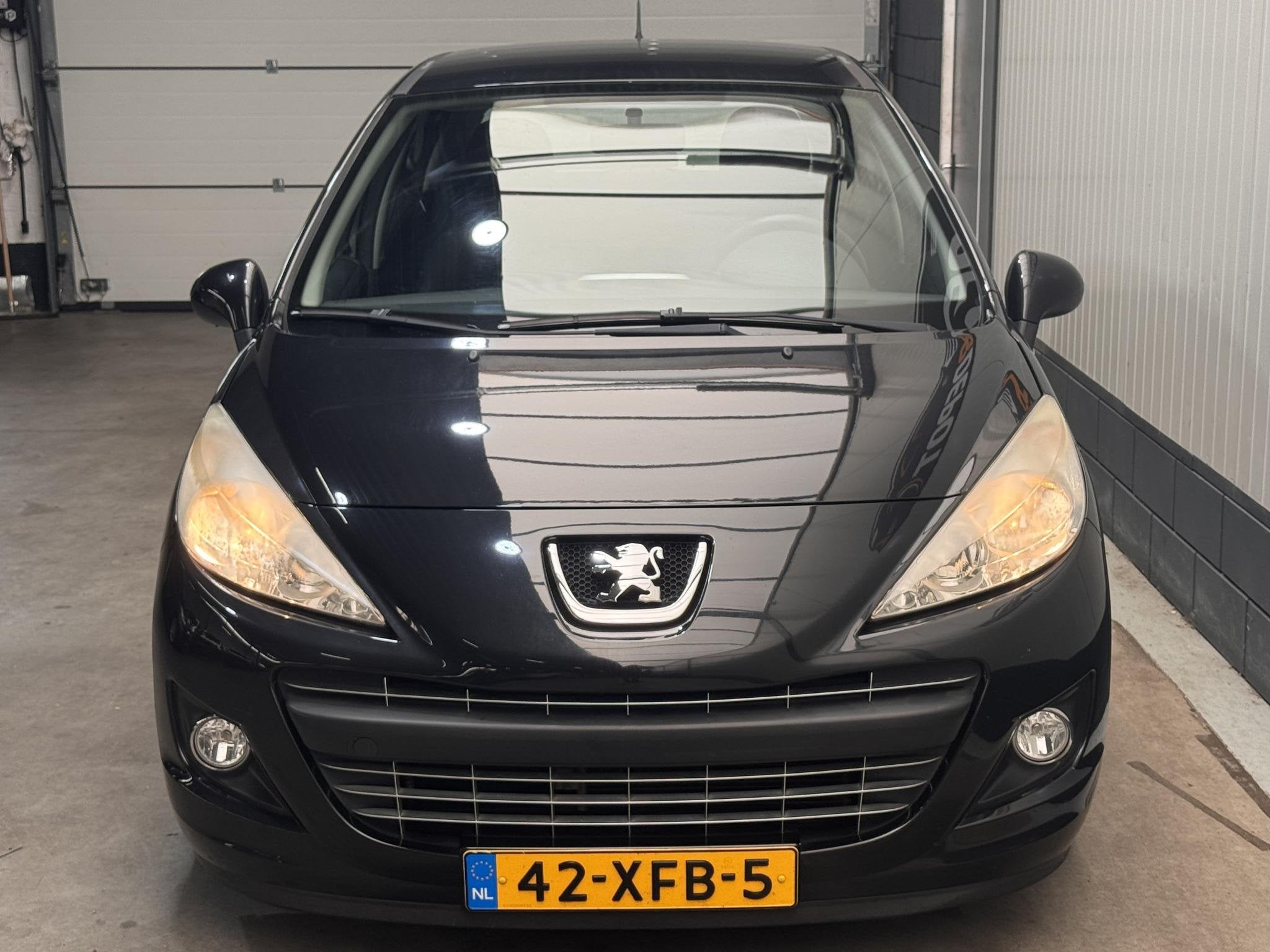 Foto 2 van Peugeot 207 1.4 VTi Urban Move AUTOMAAT