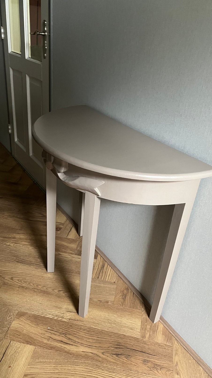 Sidetabel halfrond , kleur taupe, klassiek model, Huis en Inrichting, Tafels | Sidetables, Ophalen, Gebruikt, 50 tot 100 cm, Klassiek half rond