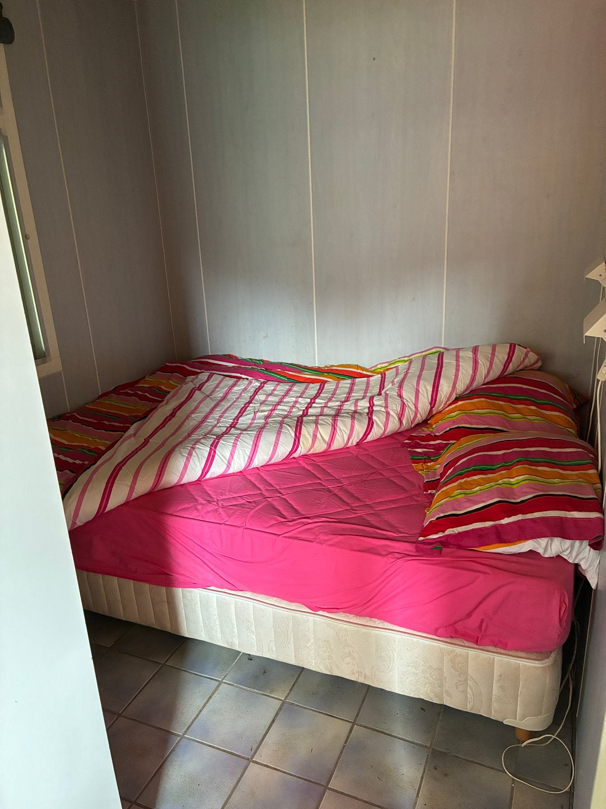 Gebruikt tweepersoons matras met bedbodem