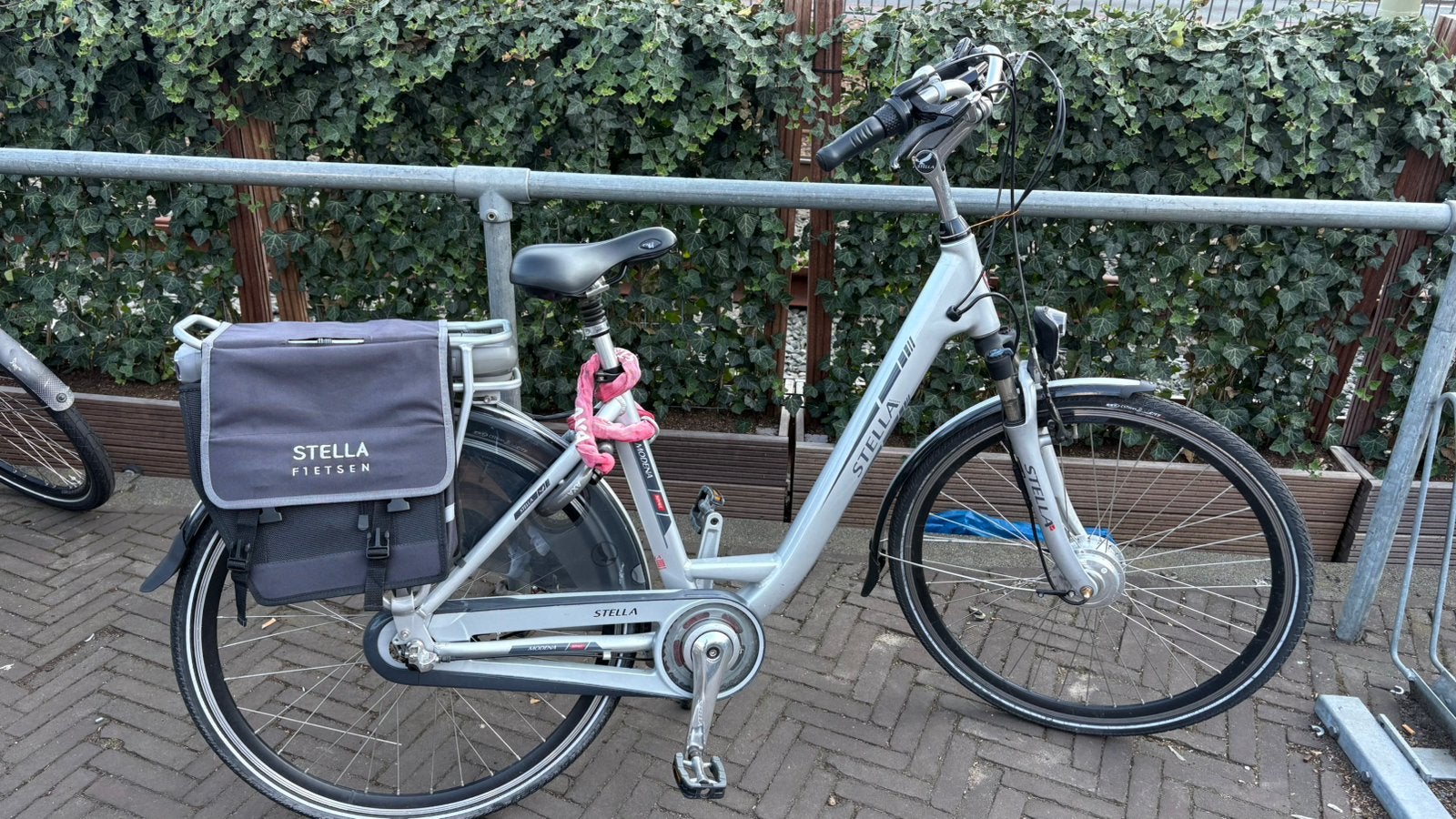 Stella elektrische fiets, band moet vervangen worden, Ophalen, Gebruikt, Overige merken