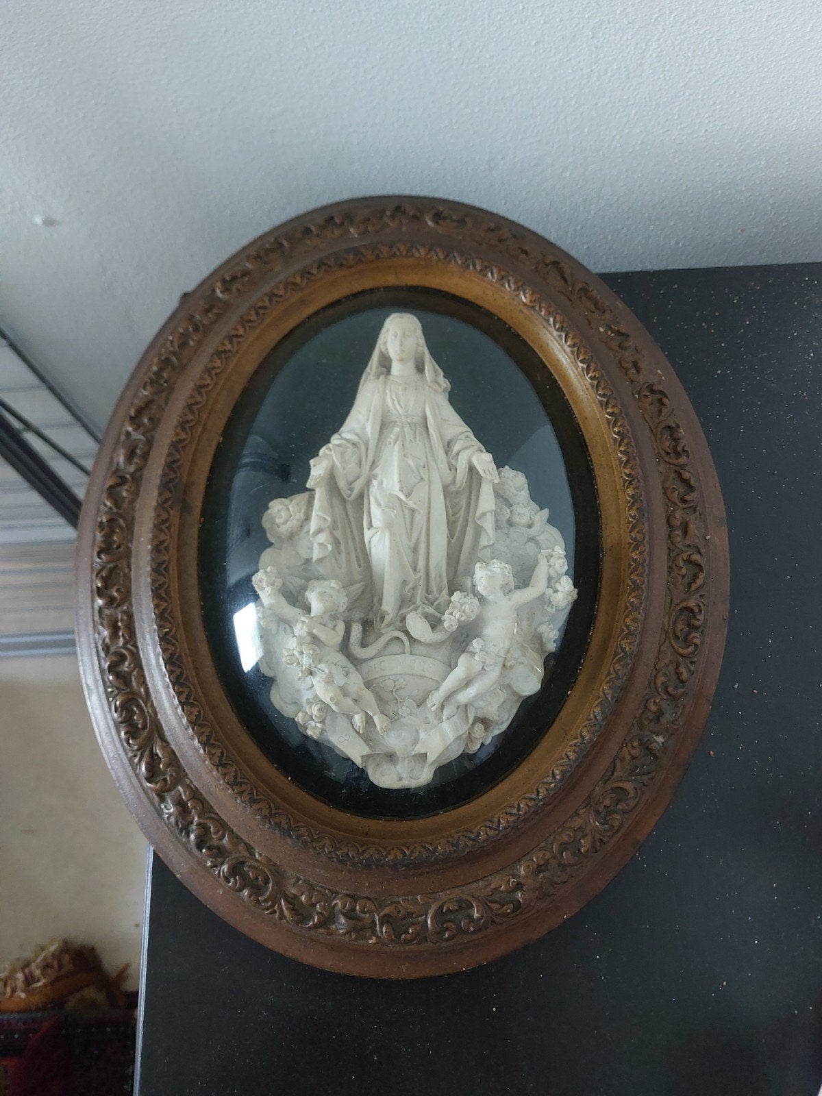 Antiek ovaal reliëf Maria met engelen in lijst, Antiek en Kunst, Ophalen of Verzenden