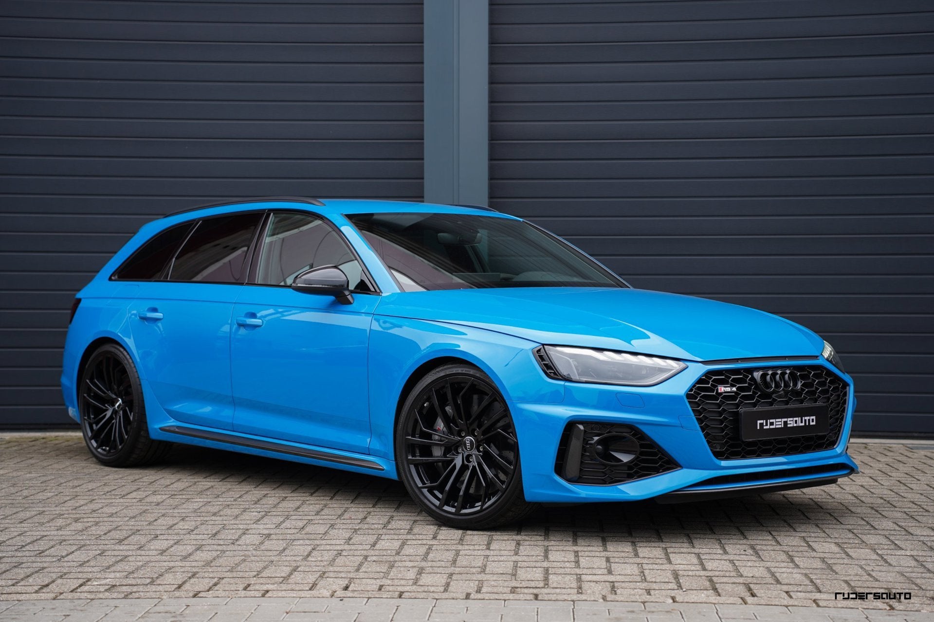 Audi RS4 | Facelift | Keramisch | Massage | Matrix | B&O | C, Auto's, Audi, Automaat, Dealer onderhouden, Gebruikt, Zwart