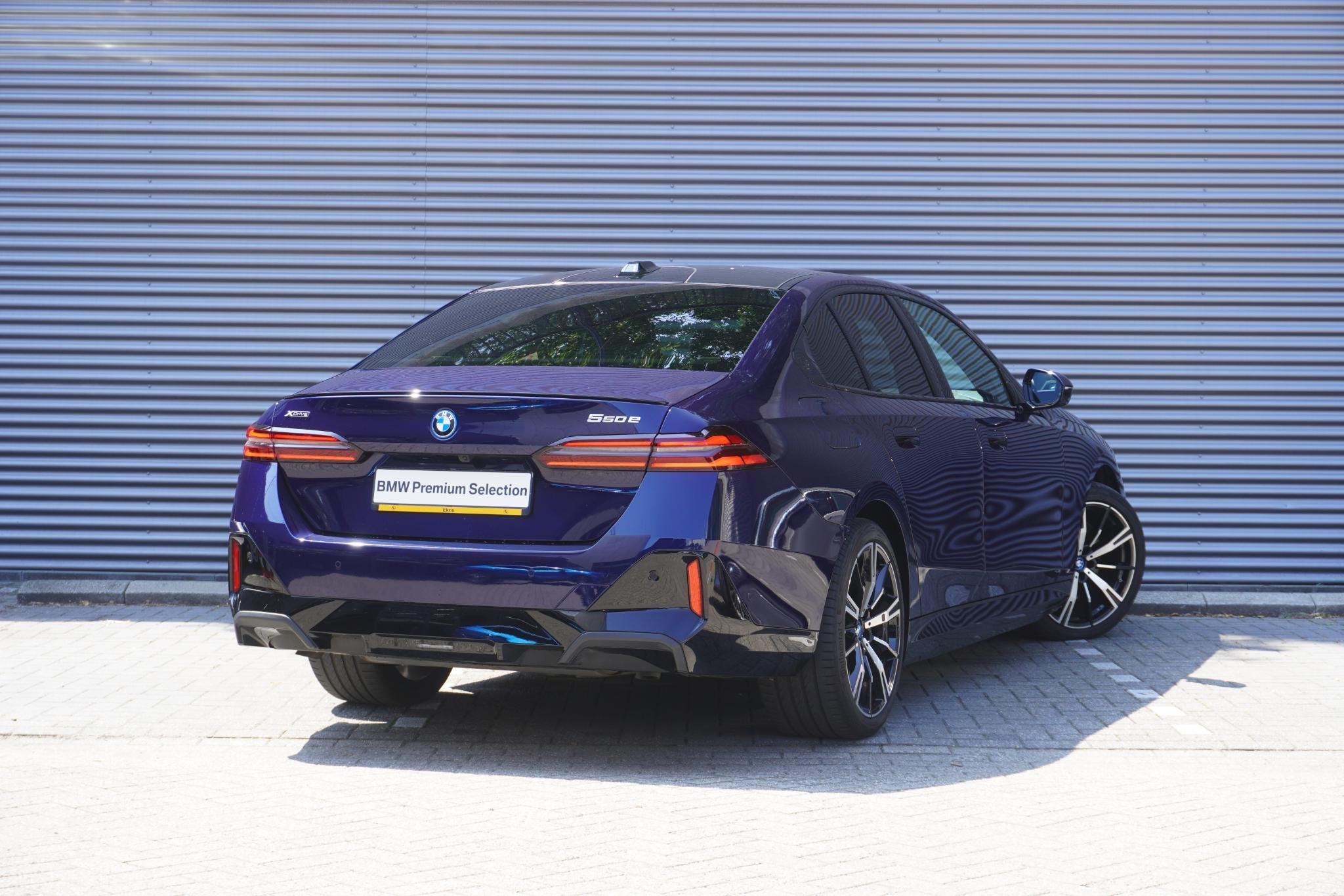 BMW 5 Serie 550e xDrive | M Sportpakket Pro | Comfort Pack |, Auto's, Automaat, Stof, Gebruikt, 135 min