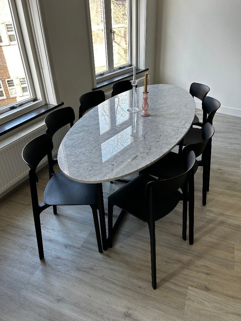 Aime Té ovale eettafel met marmeren blad, Huis en Inrichting, Tafels | Eettafels, Ophalen, Overige materialen, 50 tot 100 cm, Zo goed als nieuw
