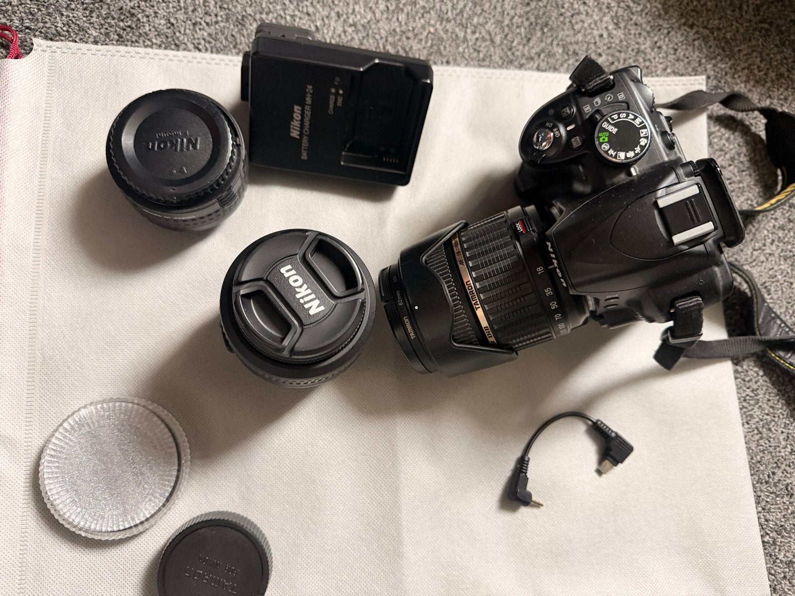 Nikon D3100 DSLR met 2 lenzen, tas en extra accu's, Audio, Tv en Foto, Gebruikt, Spiegelreflex, Ophalen of Verzenden, Accu