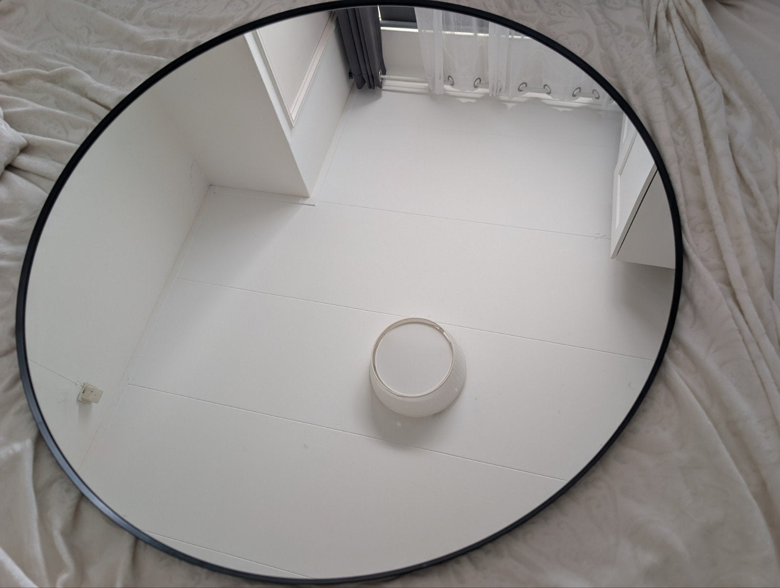 IKEA spiegel rond zwart - zo goed als nieuw, Rond, Ophalen of Verzenden, Zo goed als nieuw, 75 tot 100 cm