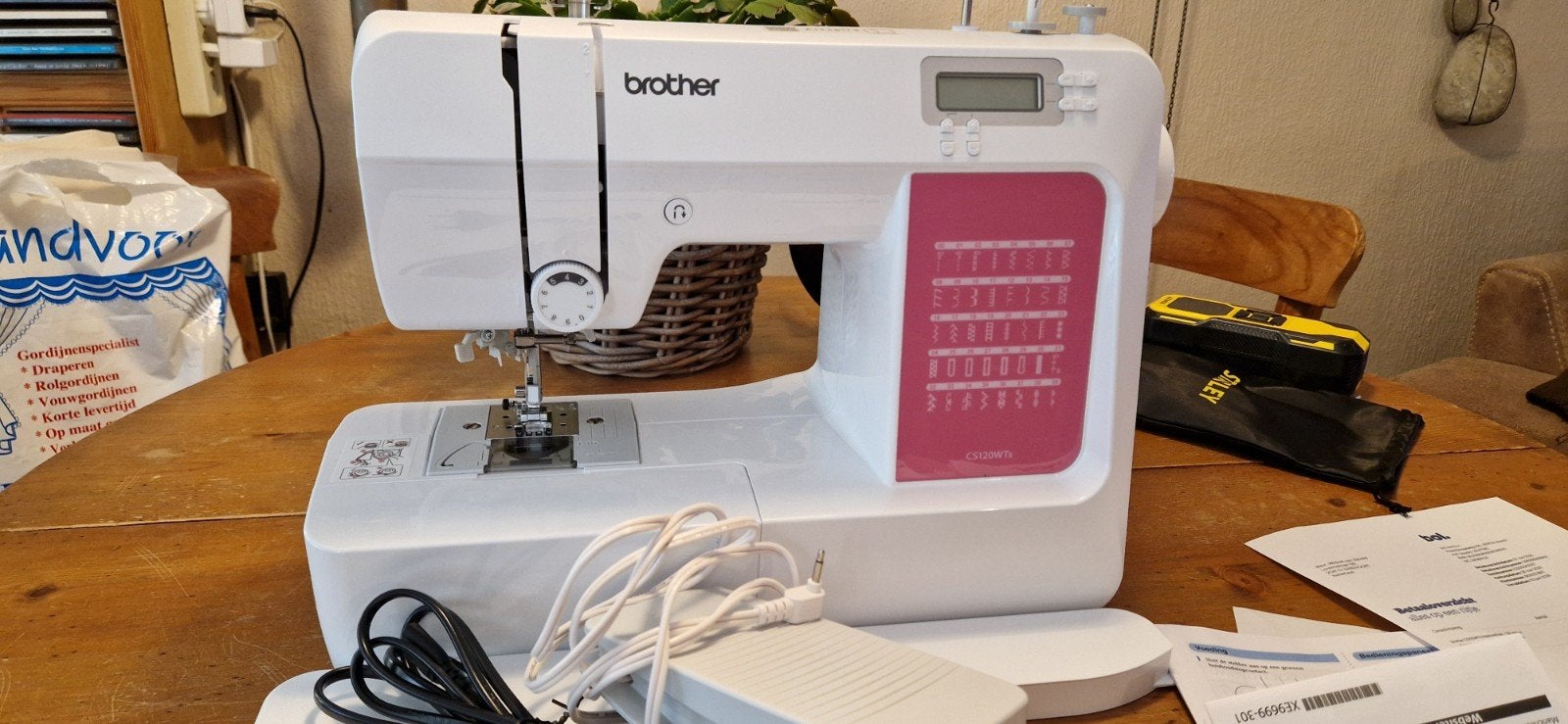 Brother CS120WTS Naaimachine - nieuw, Hobby en Vrije tijd, Naaimachines en Toebehoren, Ophalen, Nieuw, Naaimachine, Brother