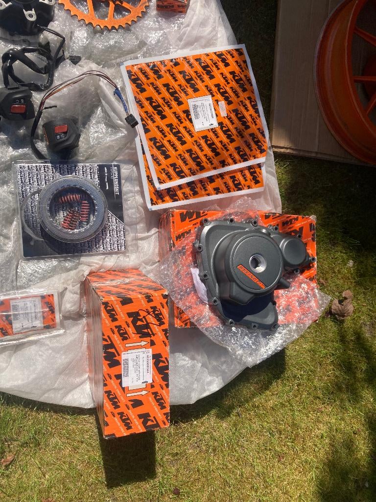 Diverse onderdelen KTM Duke/RC 125/390 (ook Cup), Super Sport, Particulier, 1 cilinder, 12 t/m 35 kW