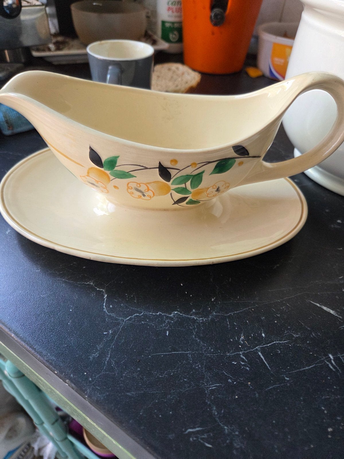 Vintage juskom met schotel, handgeschilderd decor, Ophalen