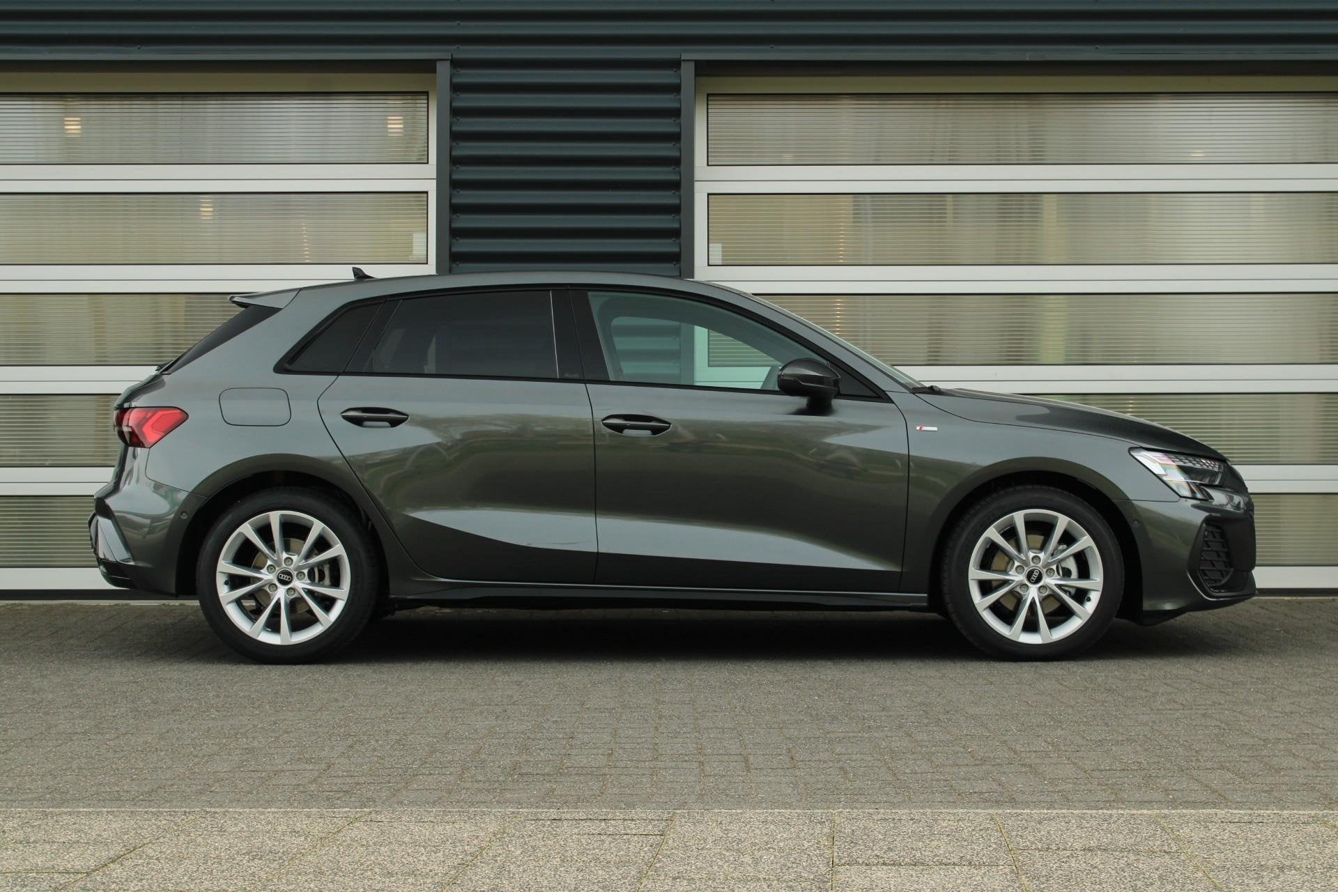 Audi A3 Sportback 35 TFSI 150pk S Edition | Assistentie Pakk, 12 maanden, 1300 kg, 1498 cc, 4 cilinders