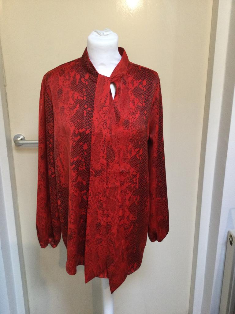 Prachtige rode blouse van Saint Tropez maat L, Maat 42/44 (L), Ophalen of Verzenden, Zo goed als nieuw, Saint Tropez