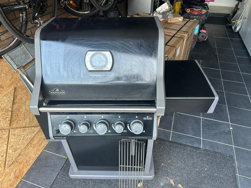 Napoleon Grills Rogue 425 RSB Black, Ophalen, Gebruikt