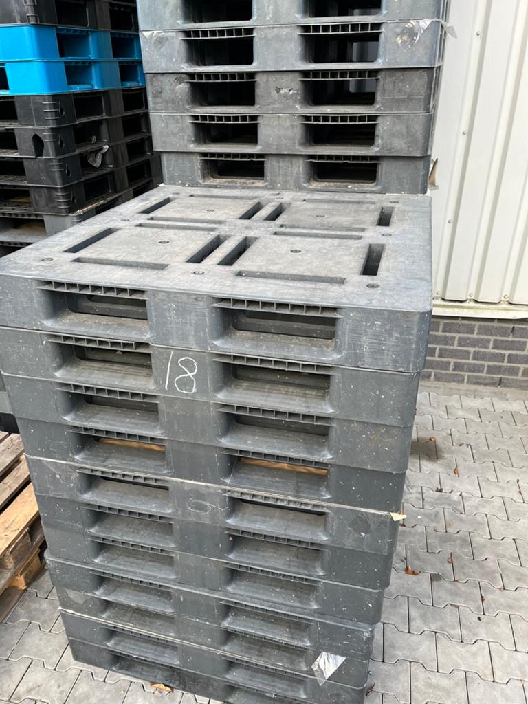 Te koop partij 20 kunststof kunstof plastic pallets vlonders, Ophalen of Verzenden, Zo goed als nieuw, Kunststof