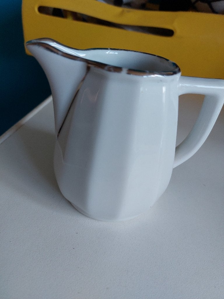 melkkannetje Apilco porcelaine France, 9 cm. hoog, Huis en Inrichting, Keuken | Servies, Ophalen of Verzenden, Overige materialen